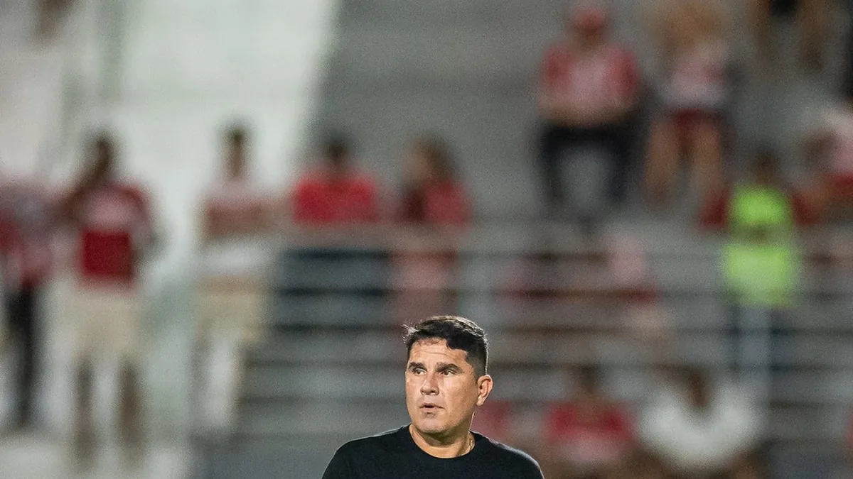 Após derrota para o Juventude, Barroca comenta sobre sua situação no CRB