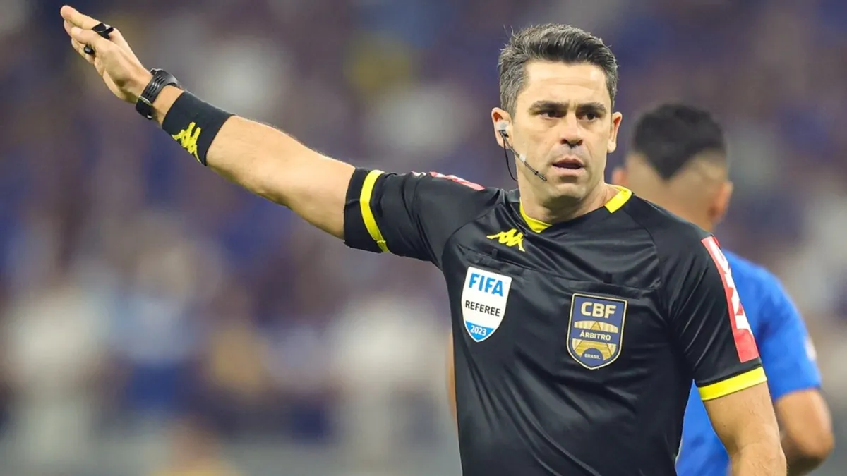 Árbitro que expulsou Léo Jardim no passado será juiz de CRB x Cruzeiro