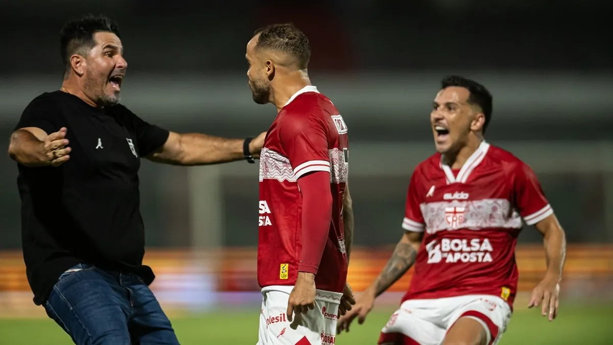 Barroca celebra mais um triunfo do CRB: defesa sólida e sem gols sofridos!