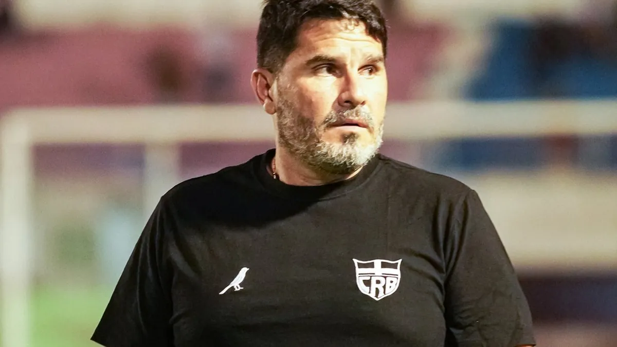 Barroca comenta mudanças na formação do CRB: 'Acredito no elenco'