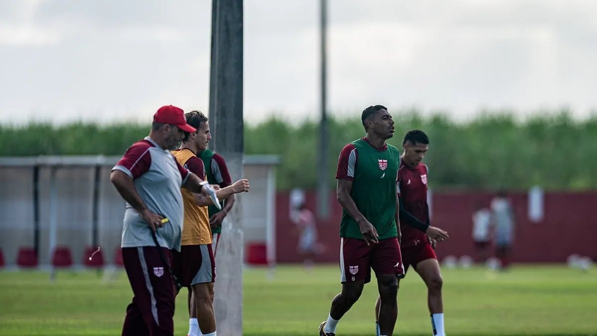 Barroca faz mudanças no CRB antes do duelo contra o Avaí