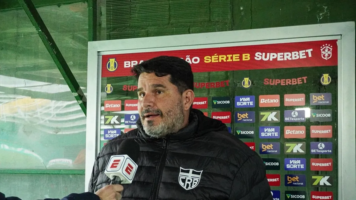 Barroca se desculpa por desempenho ruim do CRB no 1º tempo