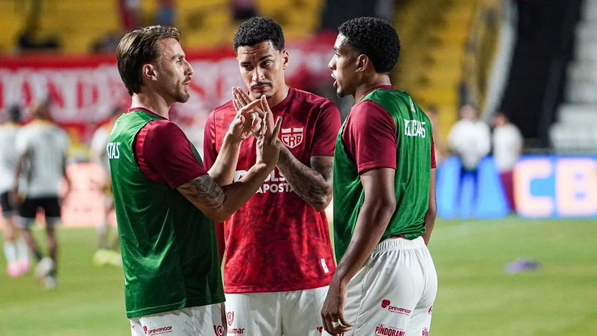 CRB: 19 gols sofridos e 12 mudanças na defesa em 11 jogos sem vencer!
