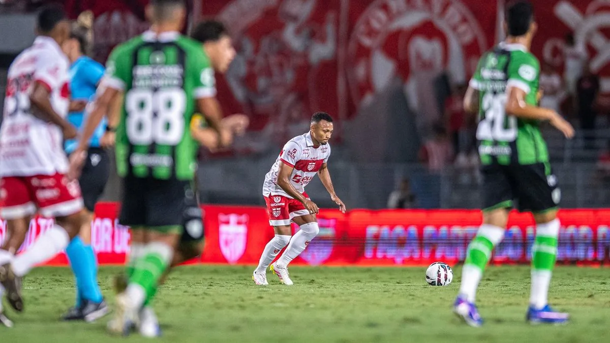 CRB altera time para jogo contra o Sport