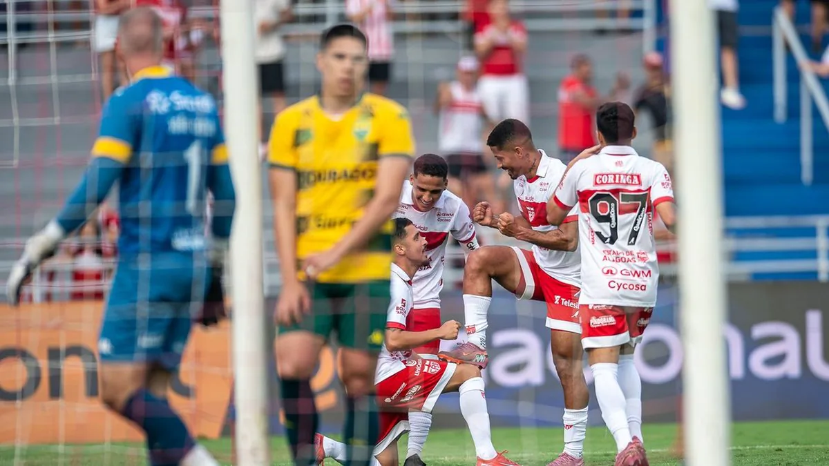 CRB brilha na Série B mas inconstância o impede