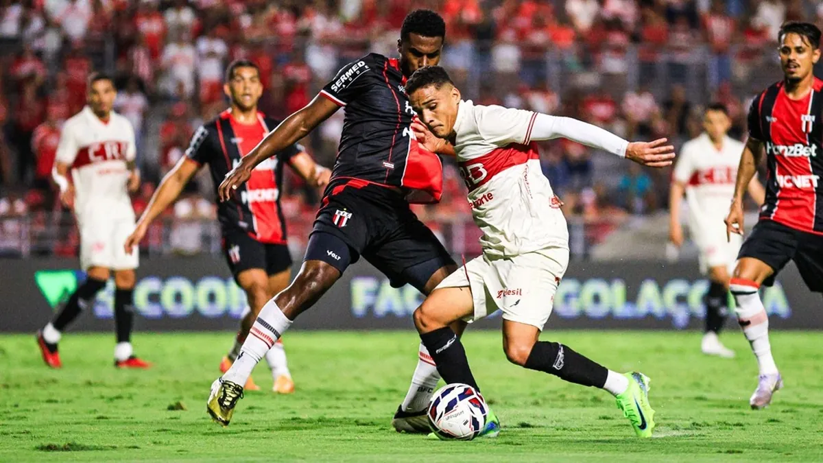 CRB brilha no Rei Pelé e reassume a liderança como melhor mandante da Série B