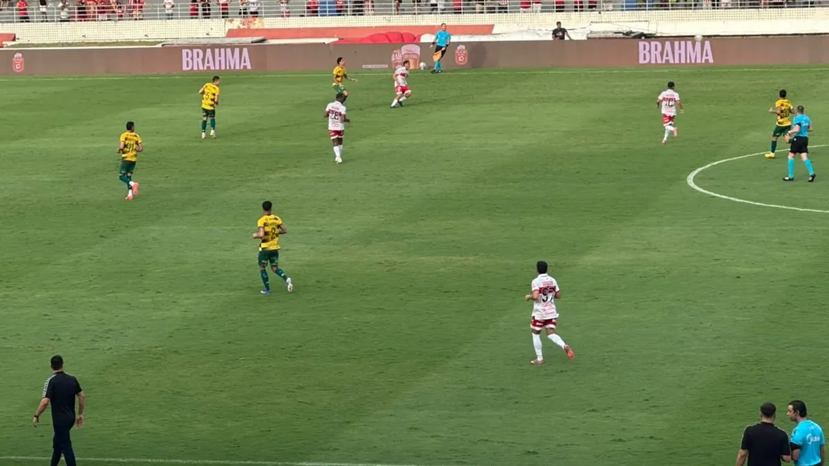 CRB chega perto do grupo do playoff novamente
