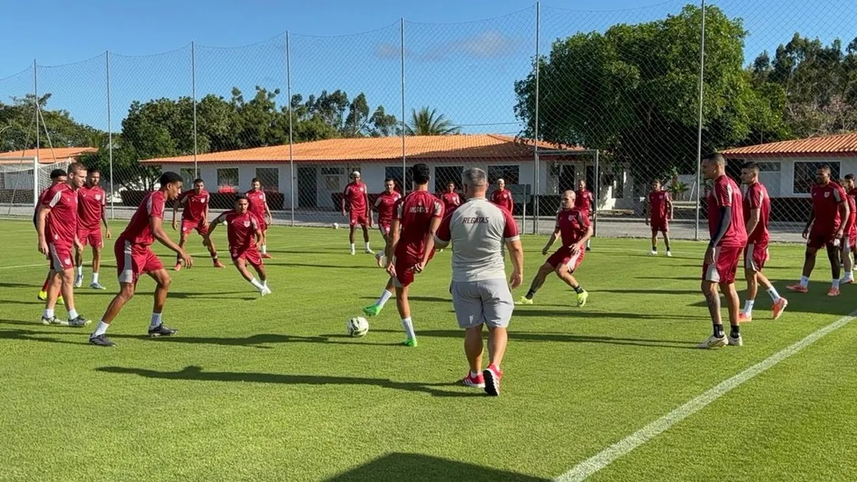 CRB dá início aos treinos com bola e anuncia novidades no elenco!