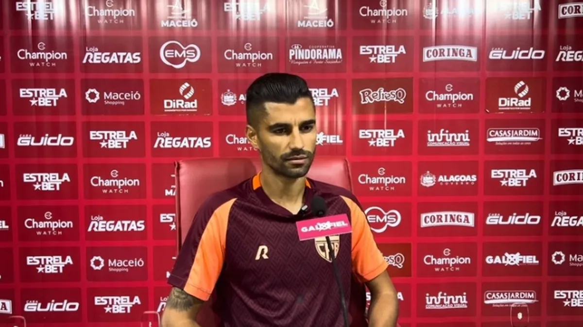CRB desfalca time e enfrenta Náutico com sete jogadores pendurados