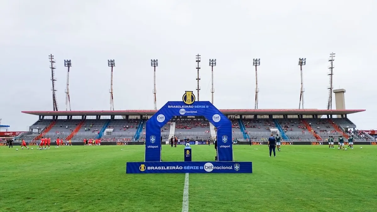 CRB e Figueirense se enfrentam: saiba como assistir e detalhes do jogo!