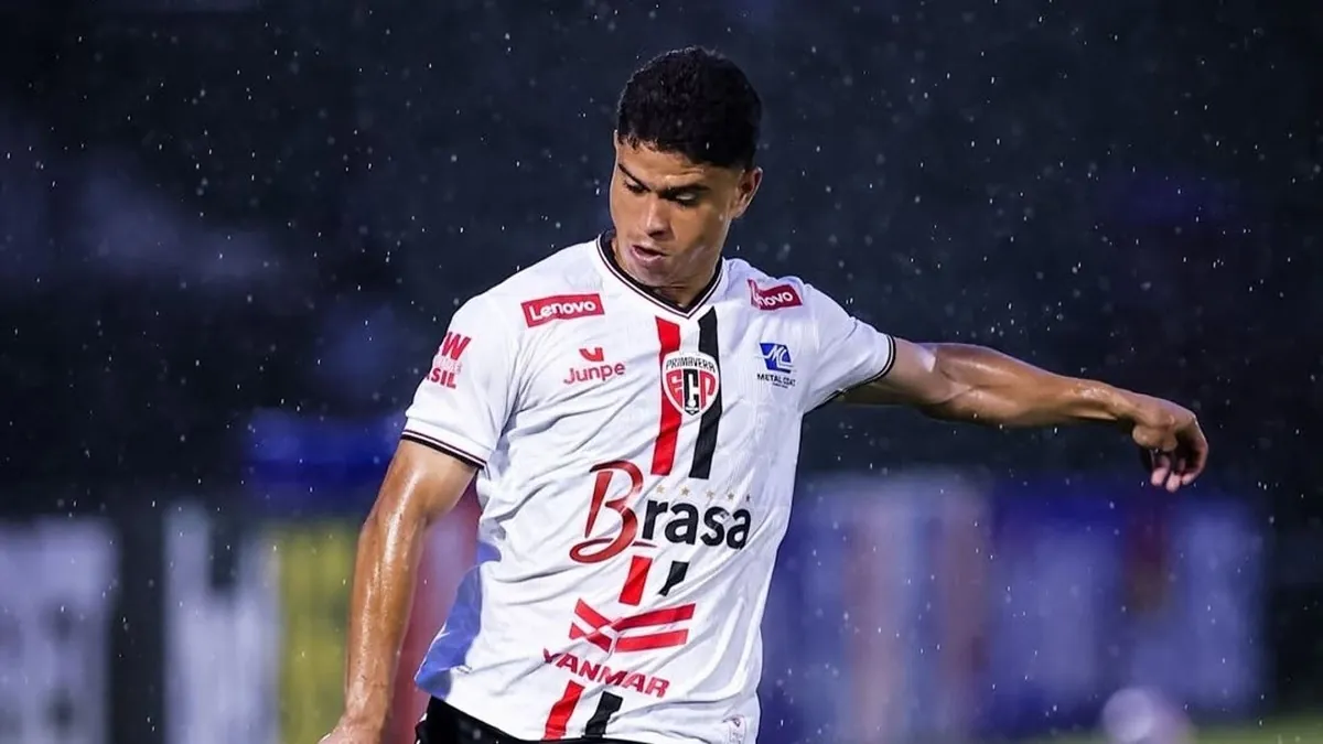 CRB fecha contrato com Kevin e busca volante que já foi do Vasco e Palmeiras