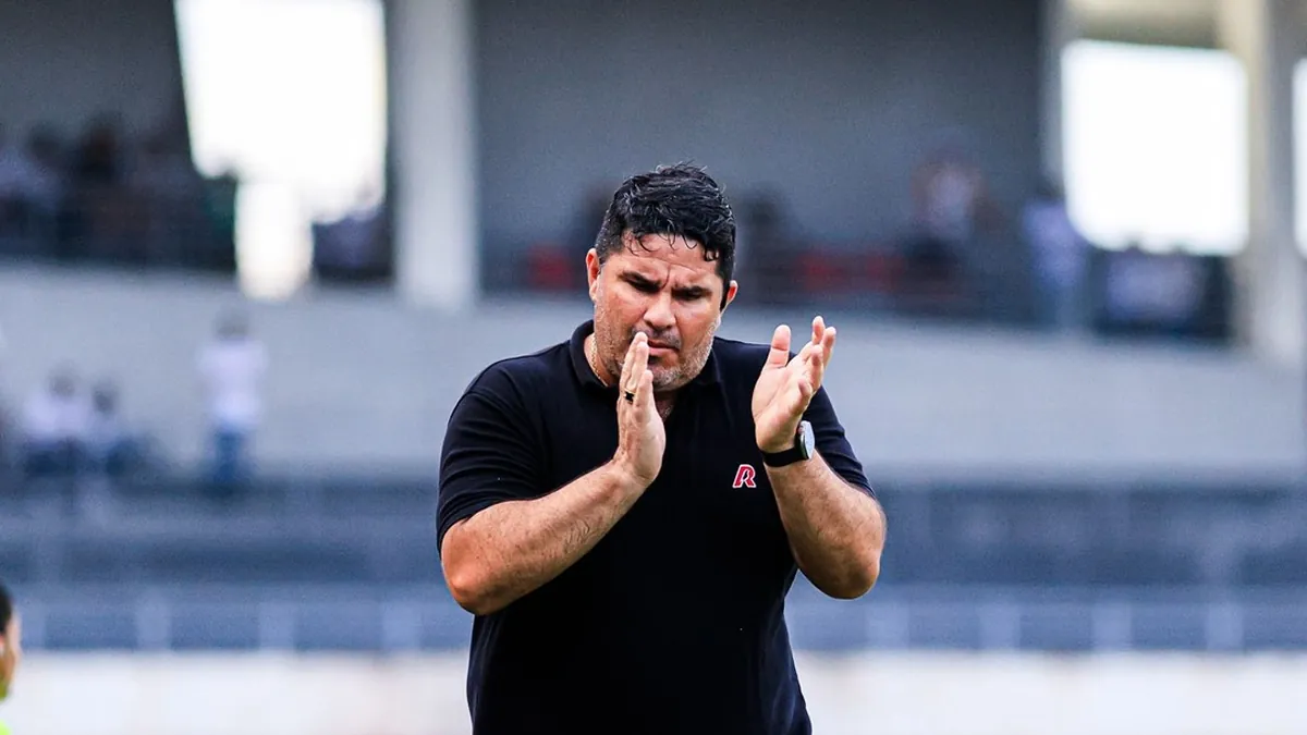 CRB inicia conversas para a permanência de Eduardo Barroca