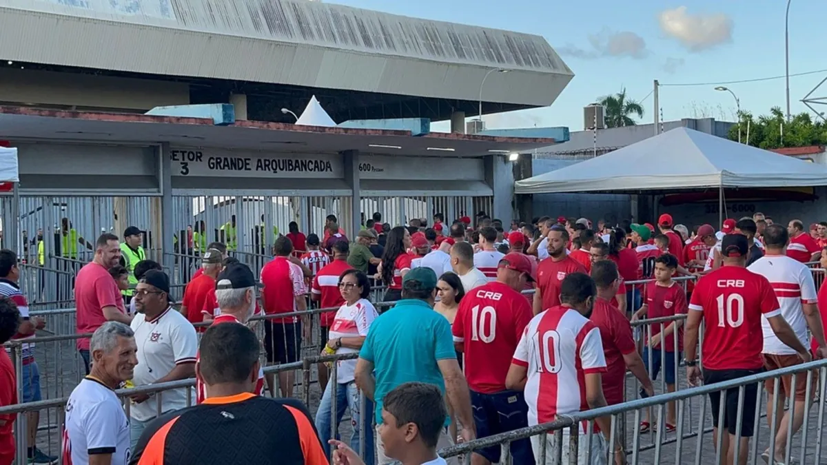 CRB promete festa completa com ônibus e música para duelo com o Cruzeiro