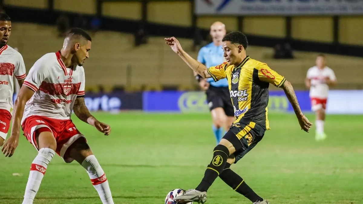 CRB utiliza time principal na despedida do Brasileiro, mas perde fácil