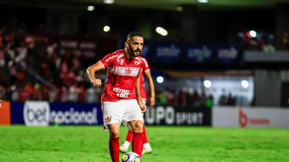 Destaque de Daniel Paulista: Anselmo se destaca no CRB com presença assídua nos treinos