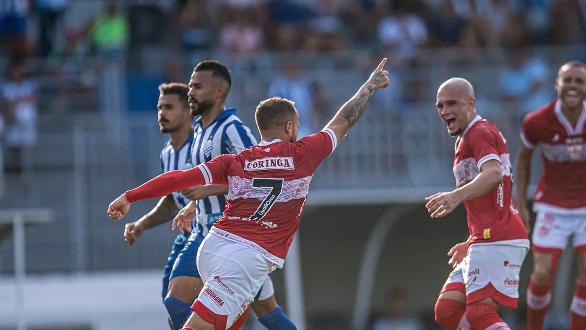 Douglas Baggio brilha e assume a responsabilidade dos pênaltis no CRB
