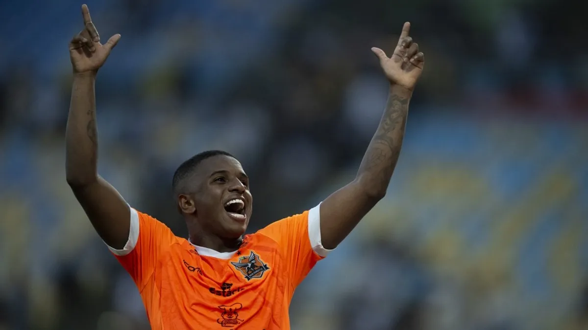 Ex-jogador surpreende e coloca time do Rio na final contra Vasco