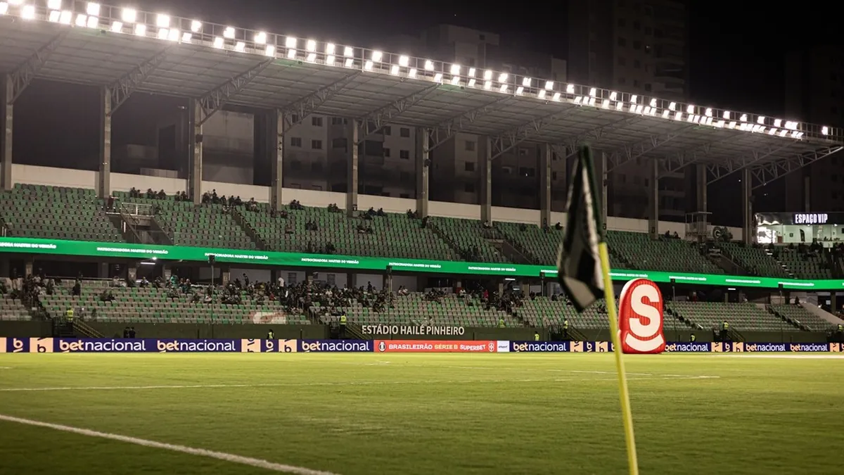 Goiás e CRB se enfrentam: como e onde assistir ao jogo ao vivo?