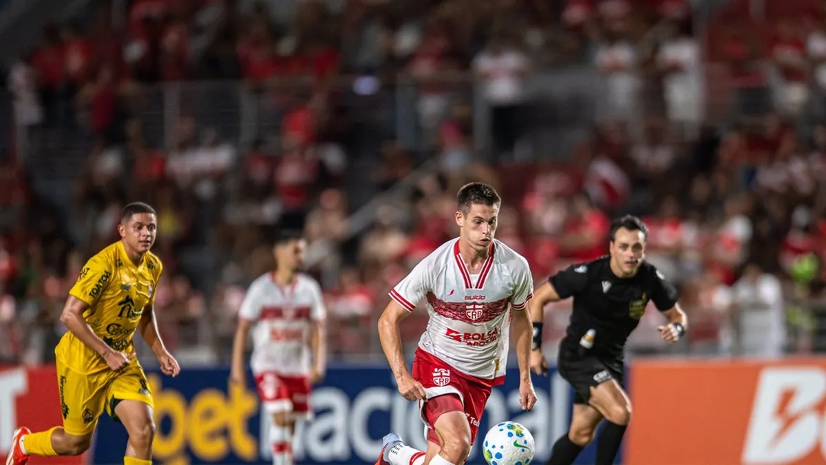 Guilherme Estrella pode entrar como titular do CRB no duelo contra o Operário