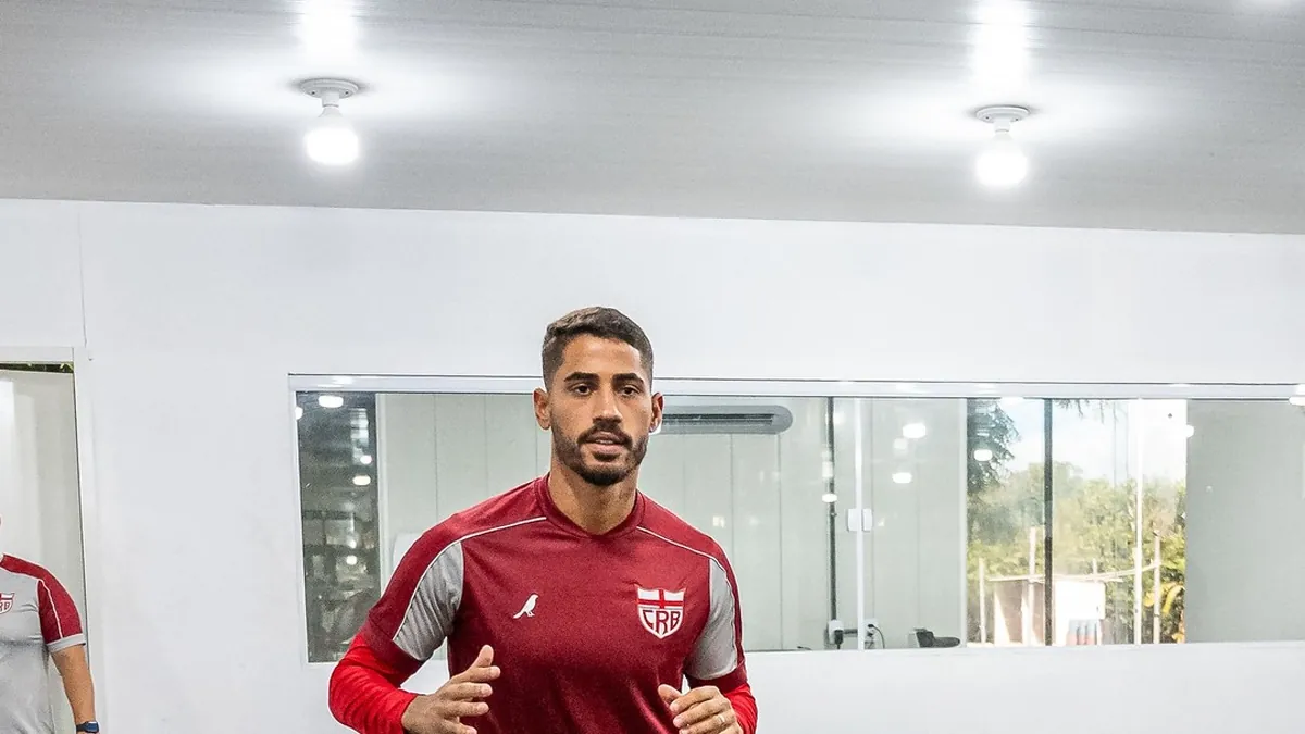 Hereda embarca e treinador do CRB revela incerteza no meio-campo