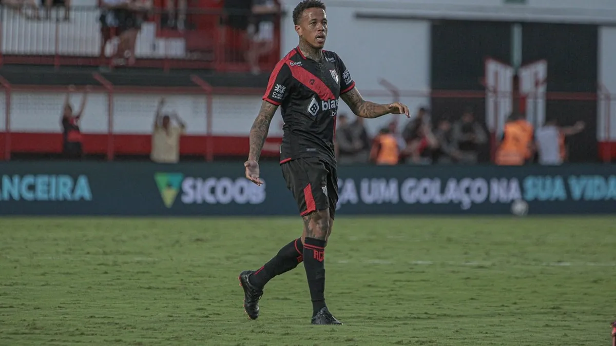Luizão deixa o Atlético-GO e negocia transferência para o CRB