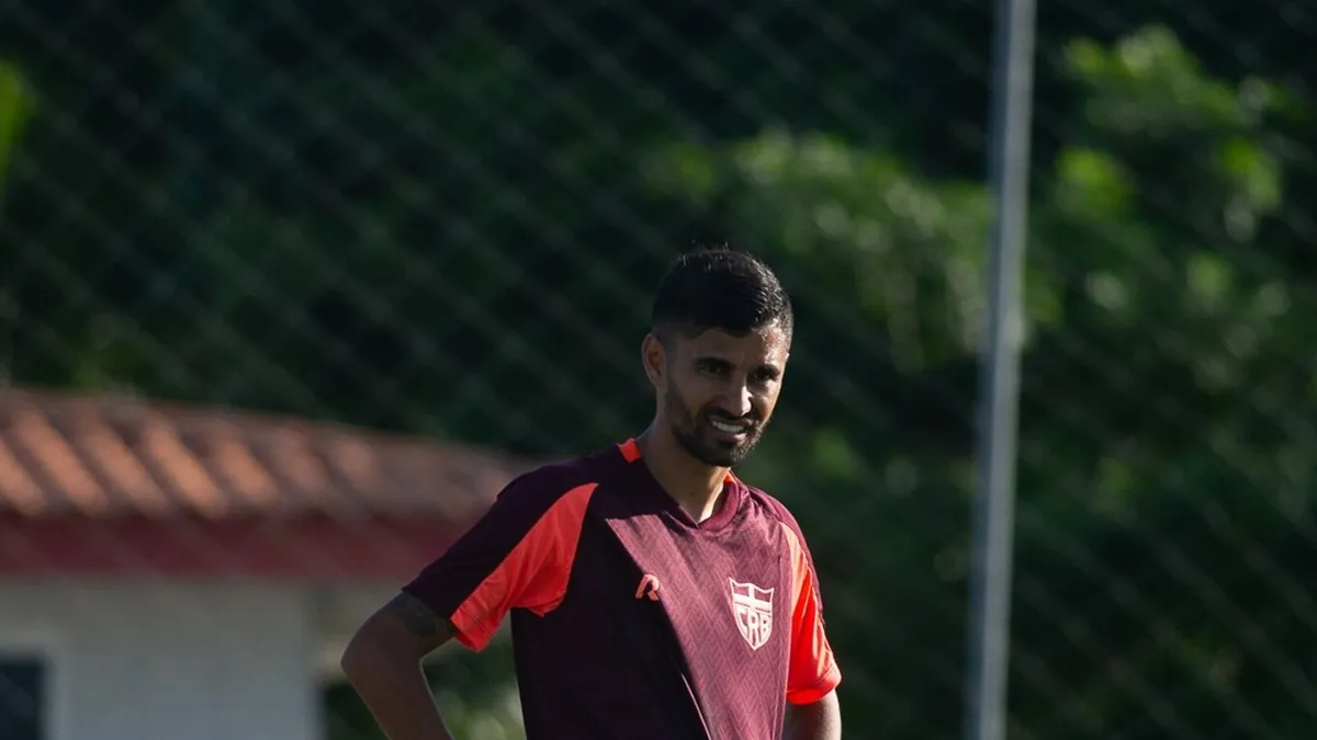 Meia do CRB lesionado na perna direita e incerto para jogo contra o Treze