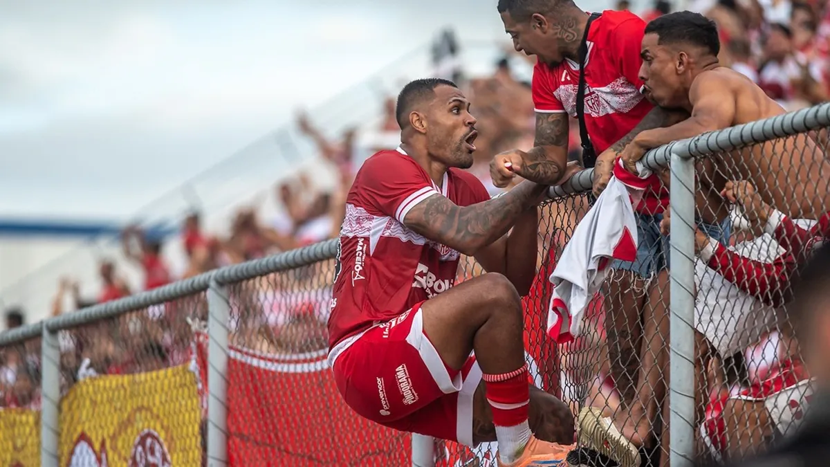 Mikael brilha como centroavante no CRB e se torna artilheiro do estadual