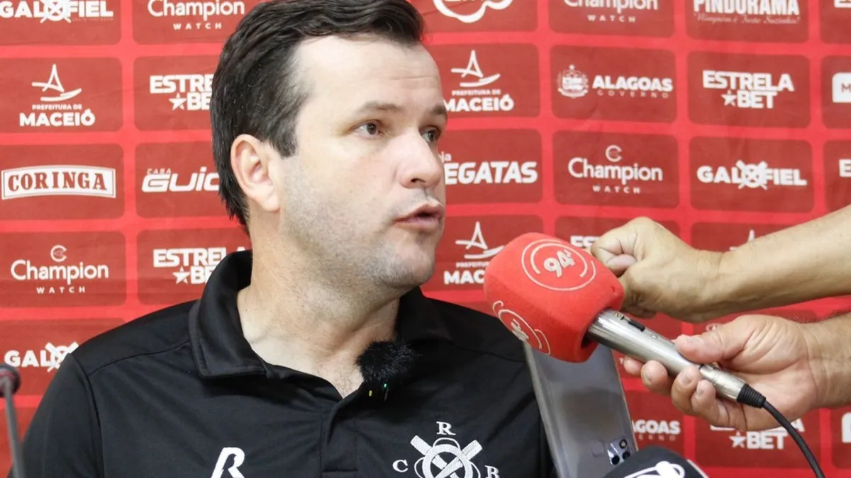 Paulista surpreende e altera posicionamento de Mike para reforçar meio-campo diante do Murici