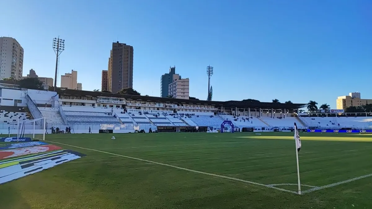 Ponte Preta enfrenta o CRB: saiba como assistir, escalações, desfalques e arbitragem