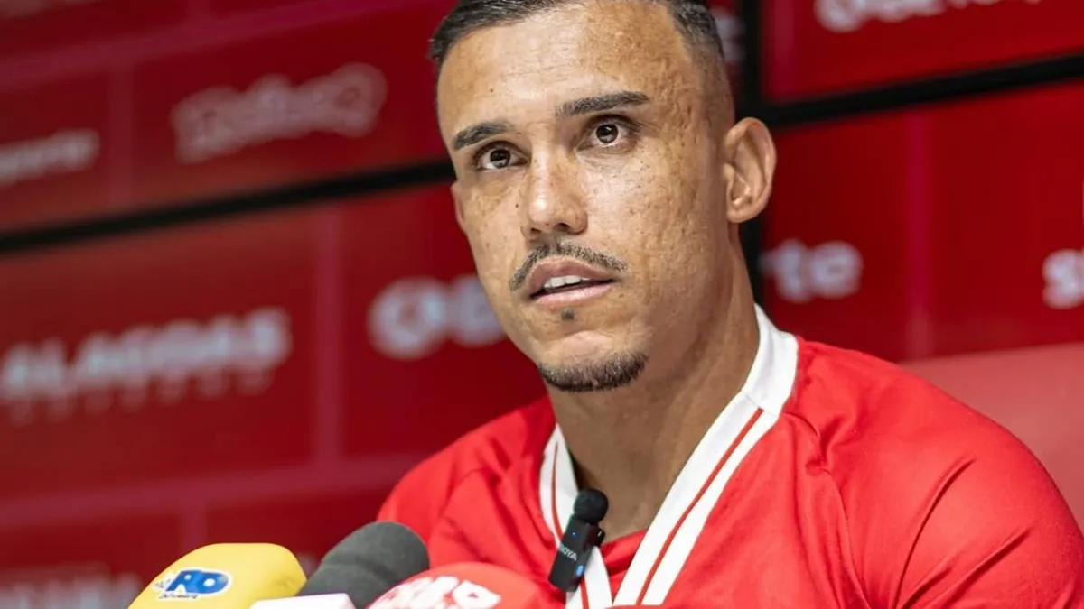 Pottker responde a Fagner: Ele já machucou um atleta!