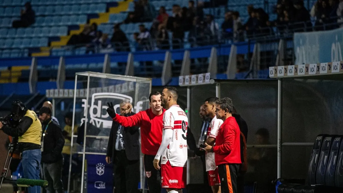 Saiba onde ver, quem apita e os times prováveis em Amazonas x CRB! - Fonte imagem: Globo Esporte