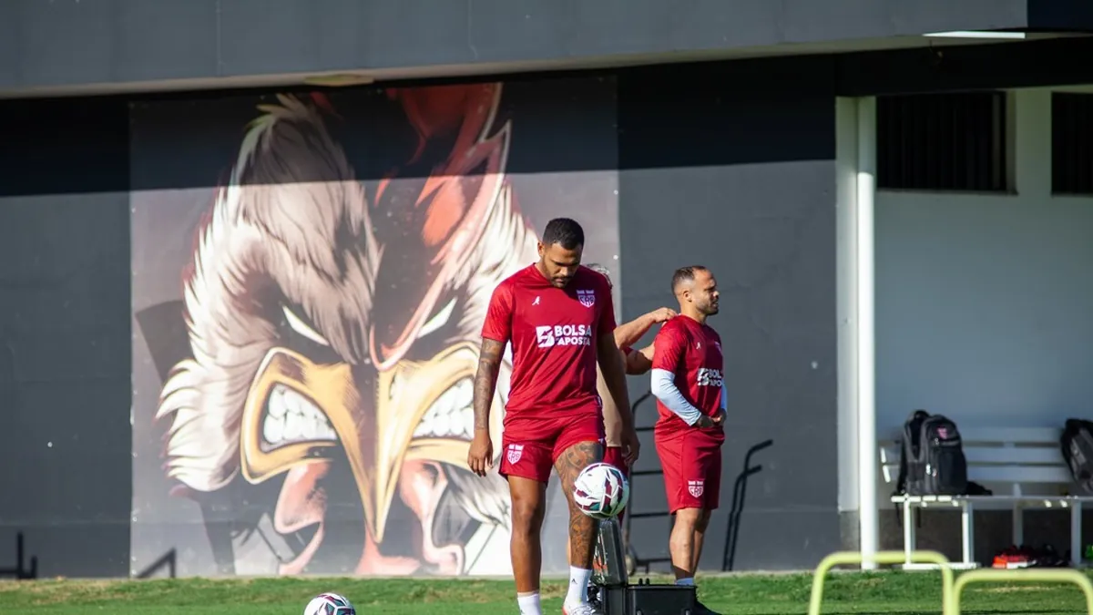Treino do CRB: Barroca faz mudanças na defesa no CT do Galo